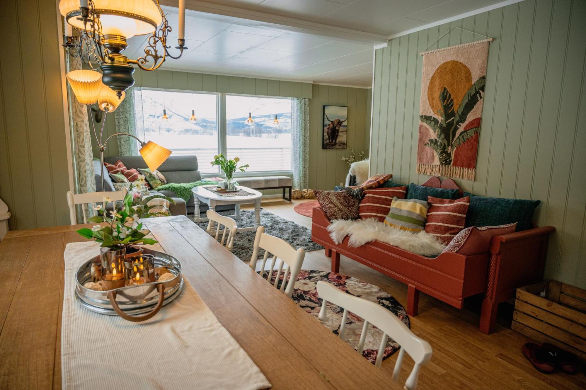 Fredfullt Hus Ved Oksfjordvannet Vakantiehuis
