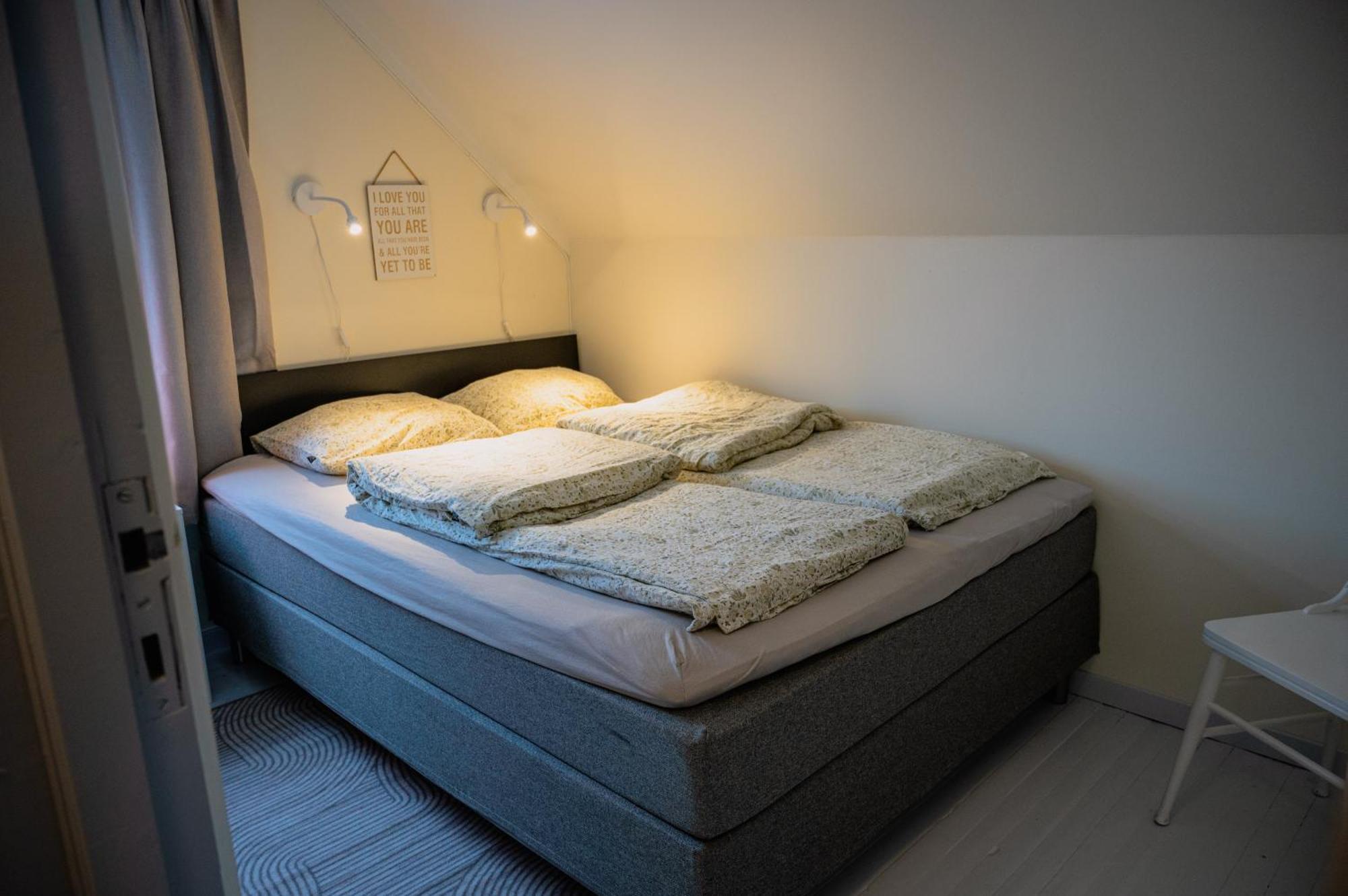 Fredfullt Hus Ved Oksfjordvannet