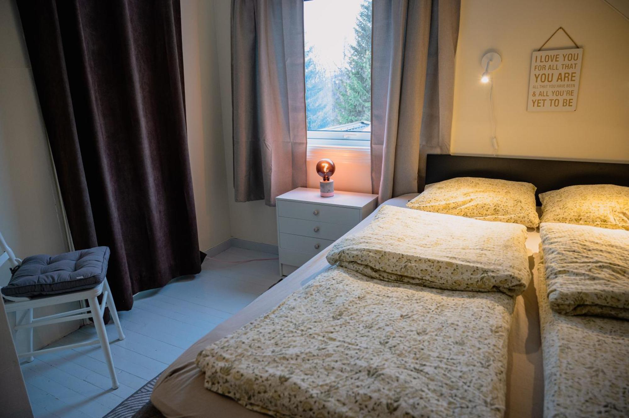 Fredfullt Hus Ved Oksfjordvannet Vakantiehuis