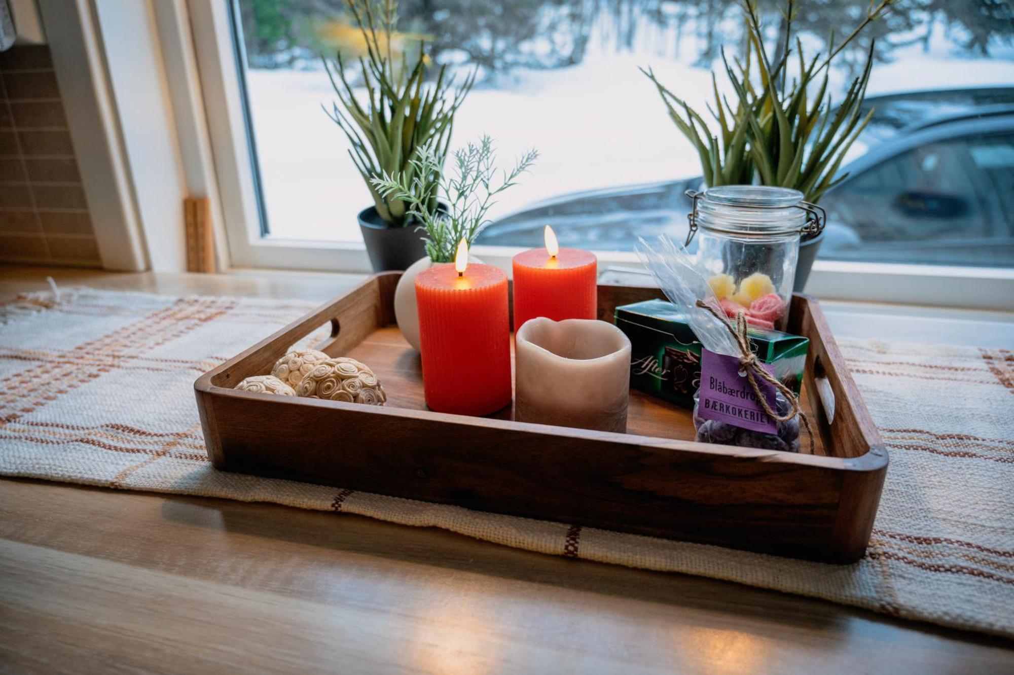 Fredfullt Hus Ved Oksfjordvannet