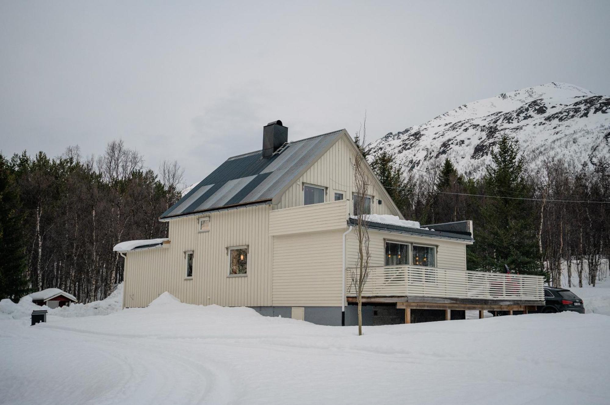 Fredfullt Hus Ved Oksfjordvannet Vakantiehuis