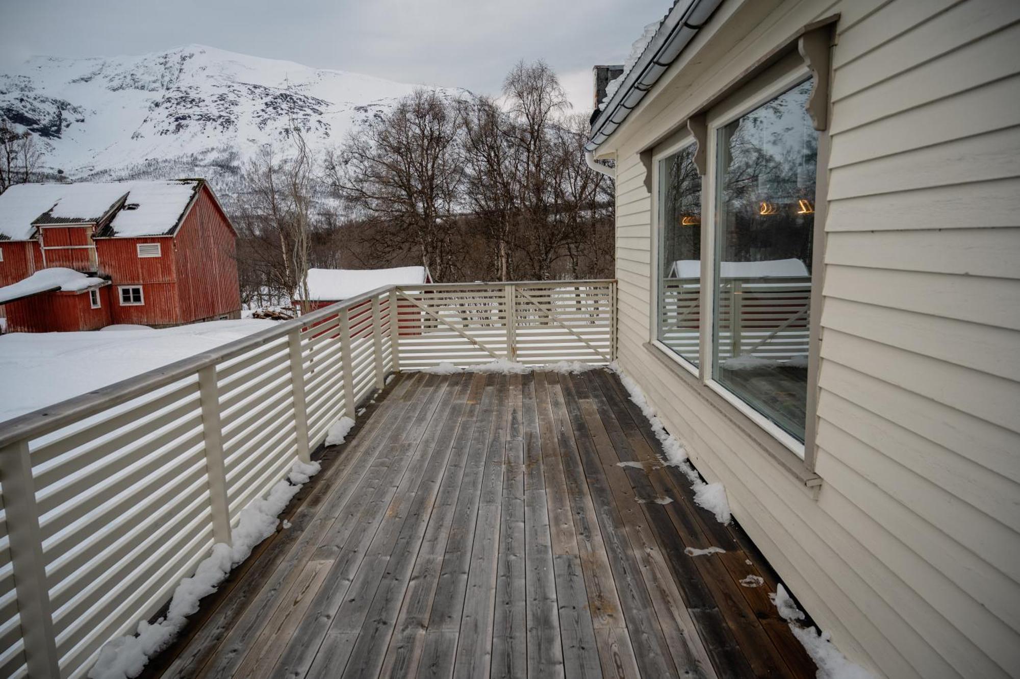 Fredfullt Hus Ved Oksfjordvannet Vakantiehuis